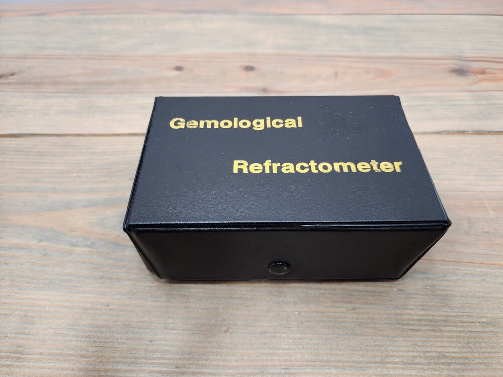 Vintage GEMOLOGICAL REFACTOMETER w/ Case Built in Light GEM Identification